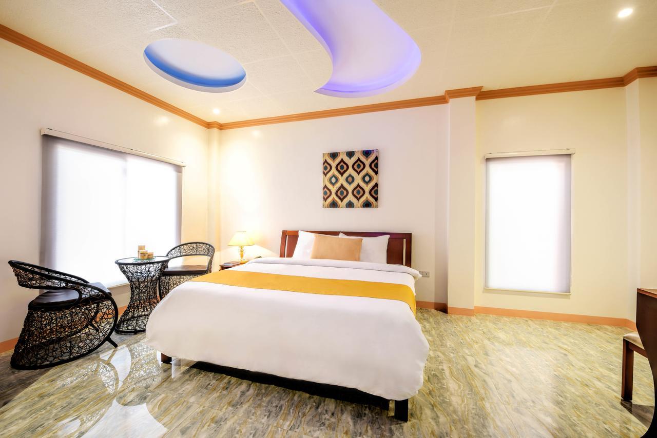Kabaleyan Cove Resort Powered By Cocotel San Carlos  Exteriör bild