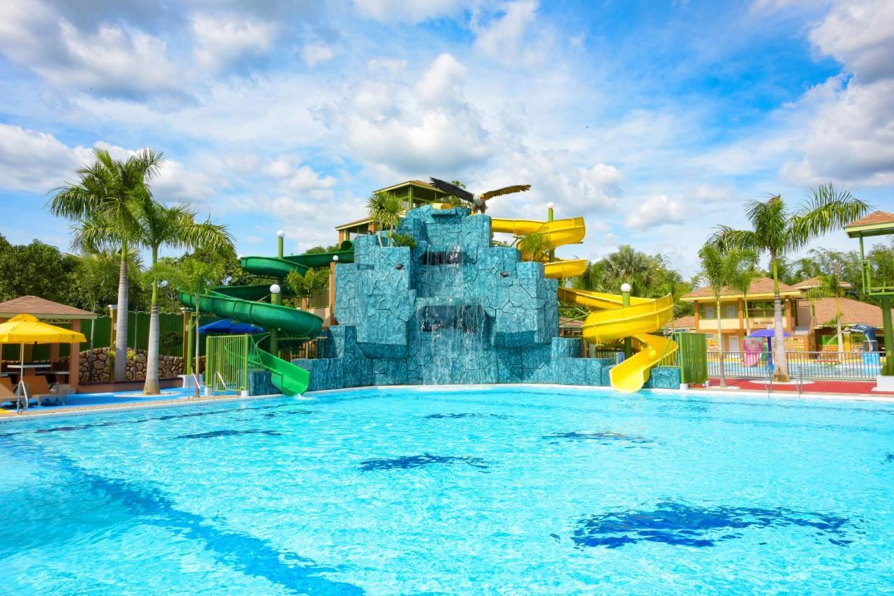 Kabaleyan Cove Resort Powered By Cocotel San Carlos  Exteriör bild